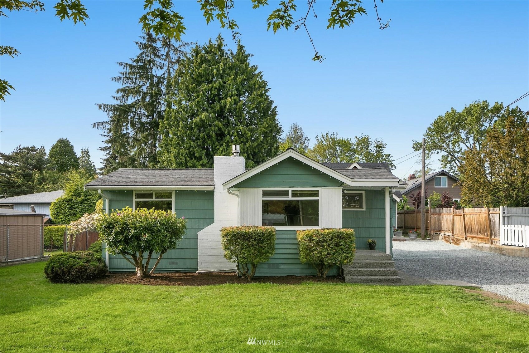 Property Photo:  2150 N 135th Street  WA 98133 