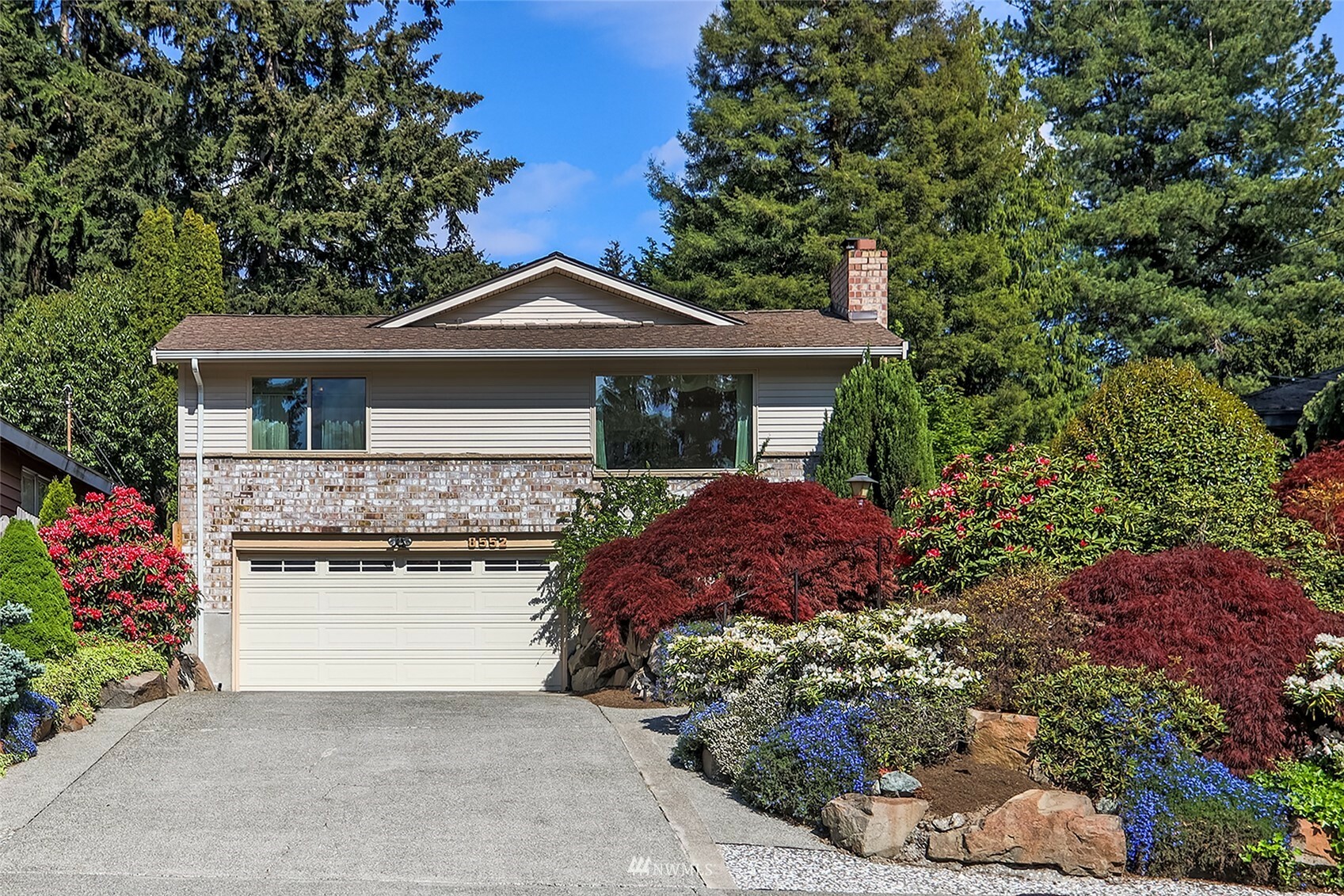 Property Photo:  8552 Burke Avenue N  WA 98103 