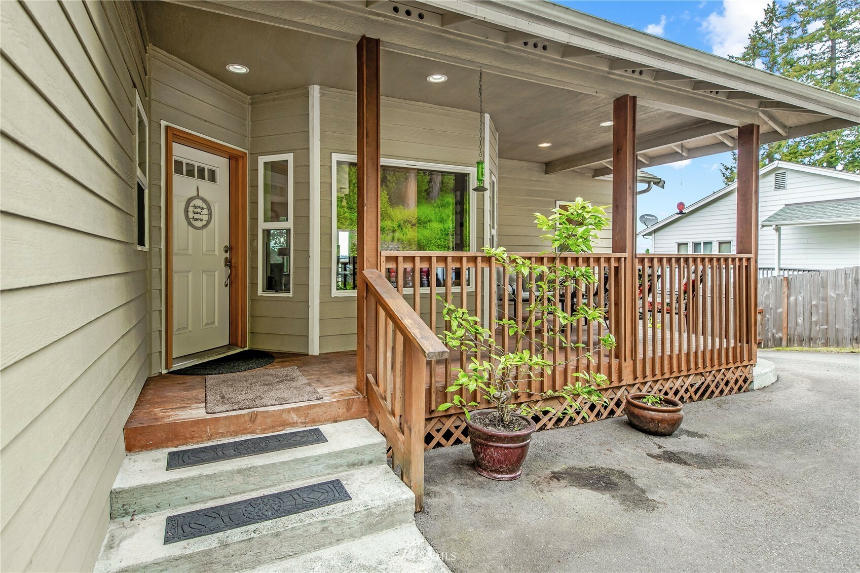 Property Photo:  1621 5th Street SE  WA 98372 