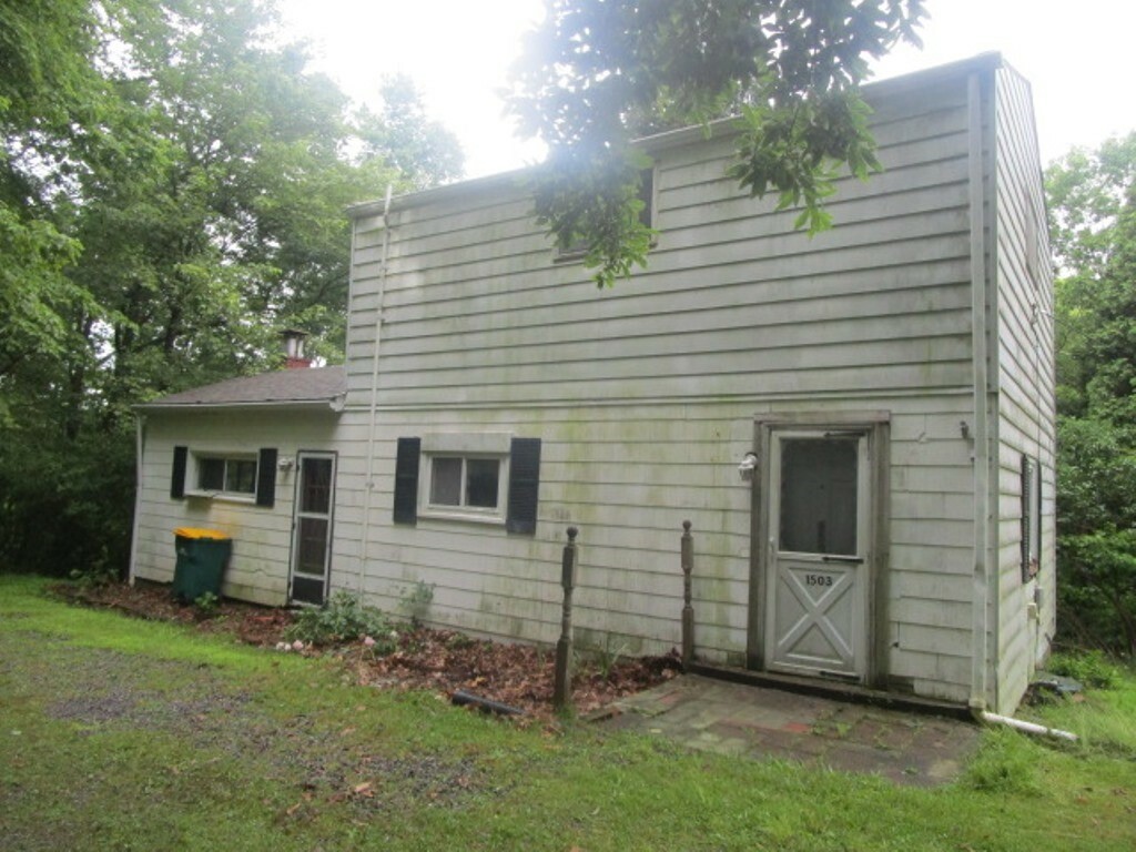 Property Photo:  1503 Terry Ln  PA 15090 