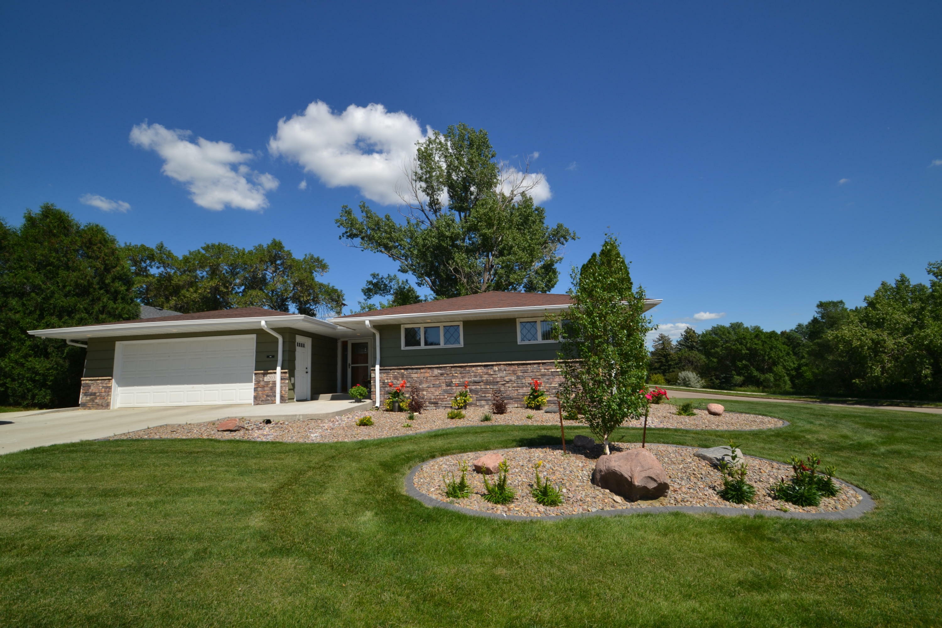 Property Photo:  1203 E Highland Acres Road  ND 58501 