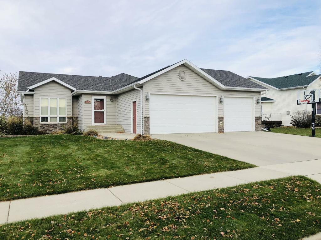 Property Photo:  3026 Montana Drive  ND 58503 