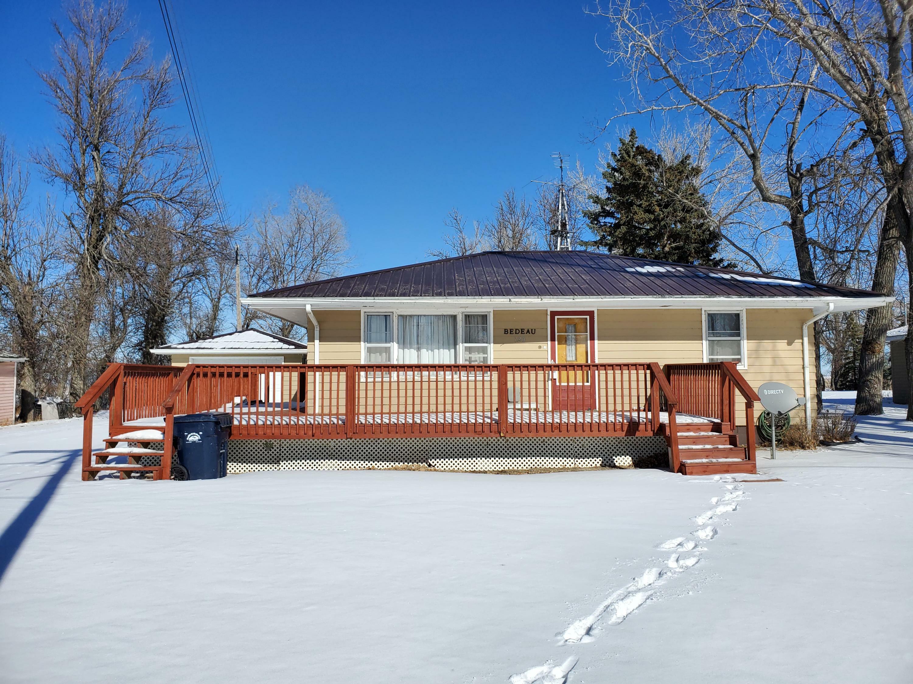 Property Photo:  120 Frank Street W  ND 58444 