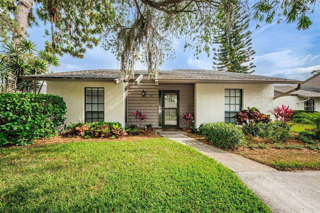 Property Photo:  325 Windrush Loop  FL 34689 