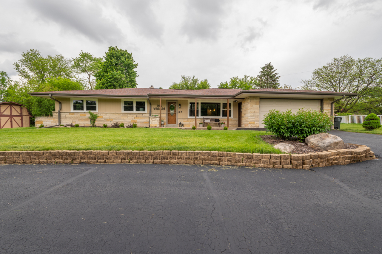 Property Photo: N3w22626 Lexington Dr WI 53186