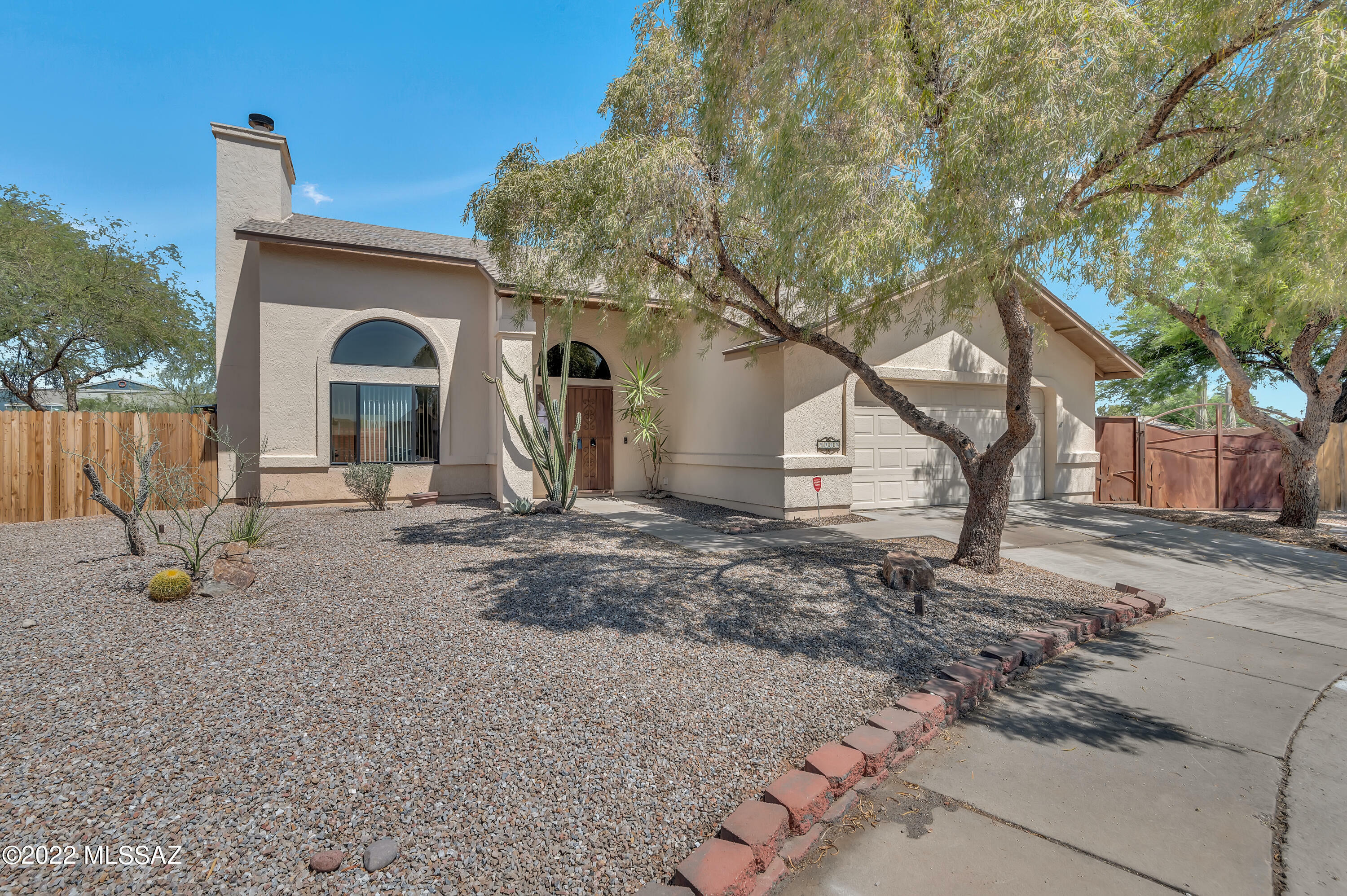 Property Photo:  9790 N Donegal Place  AZ 85742 