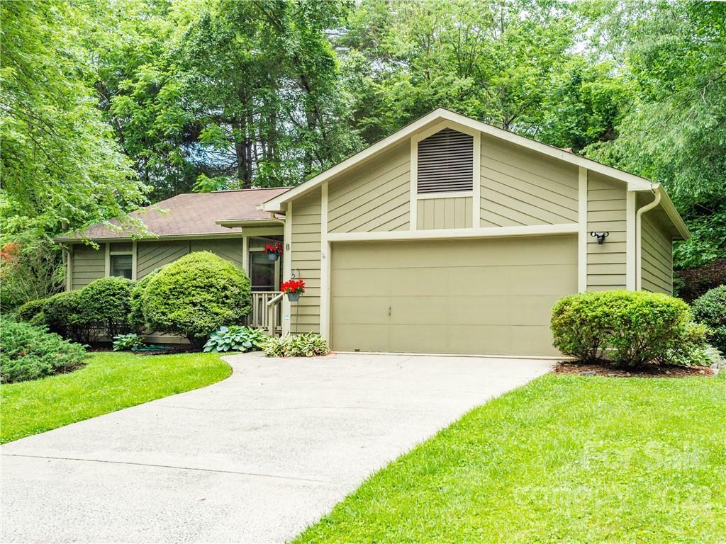 Property Photo: 8 Turkey Toe Lane NC 28704