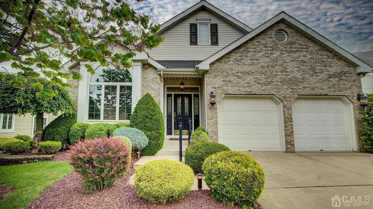 Property Photo:  14 London Drive  NJ 08831 