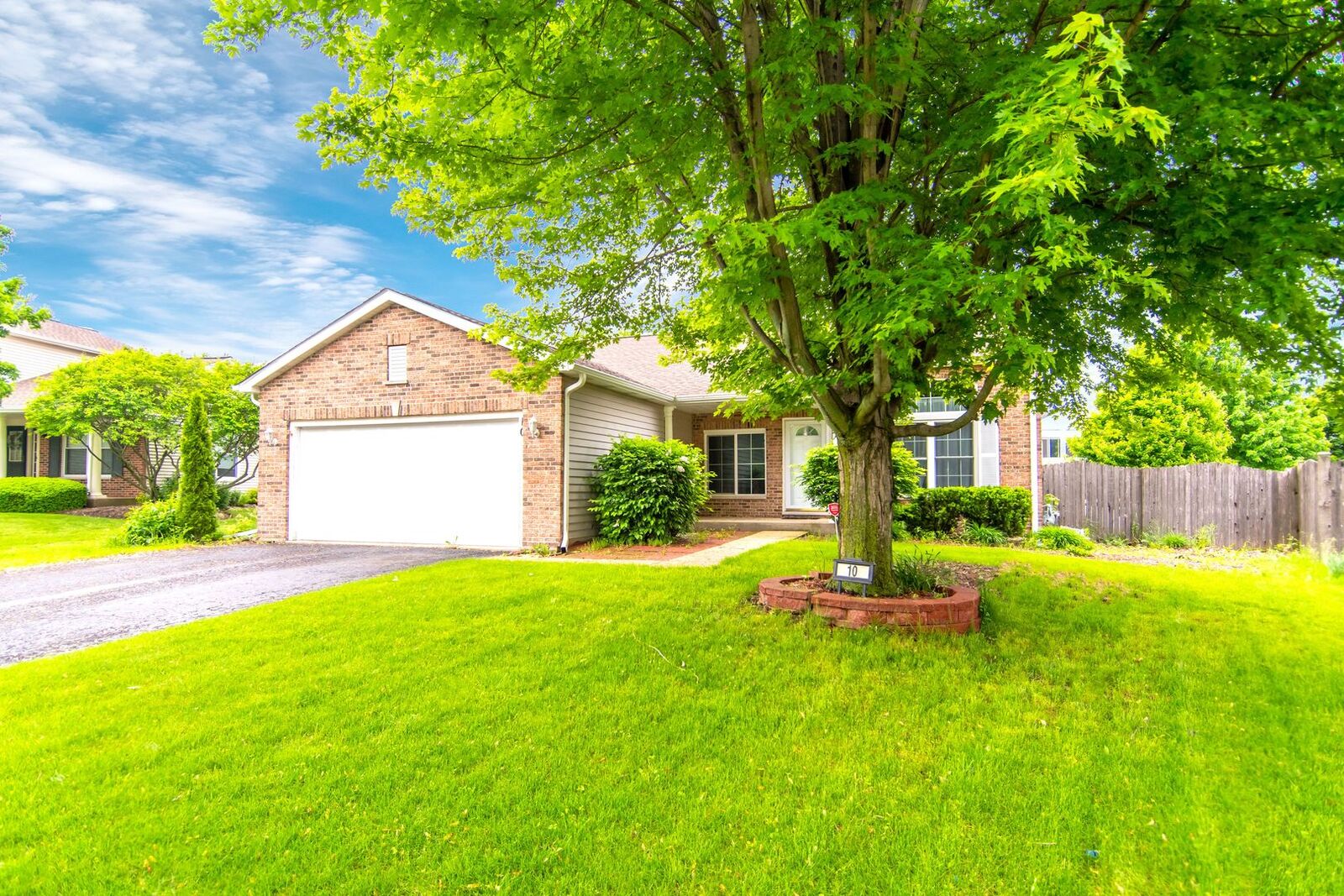 Property Photo:  10 Picnic Court  IL 60490 