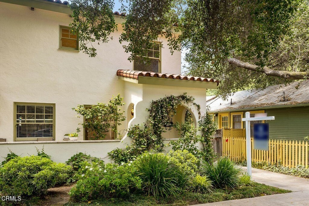 Property Photo: 1372 E Elizabeth Street CA 91104