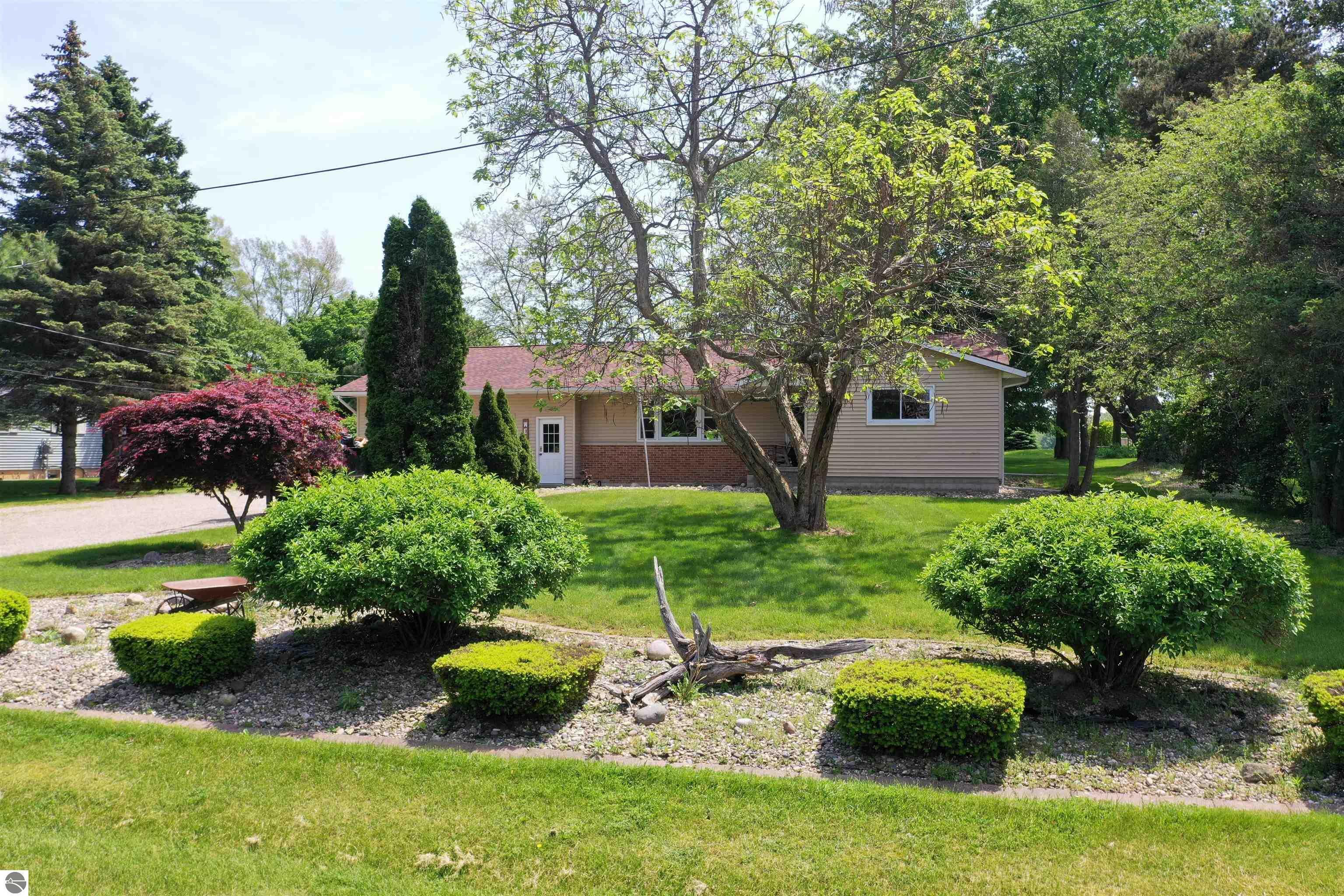 Property Photo:  1662 E River  MI 48858 