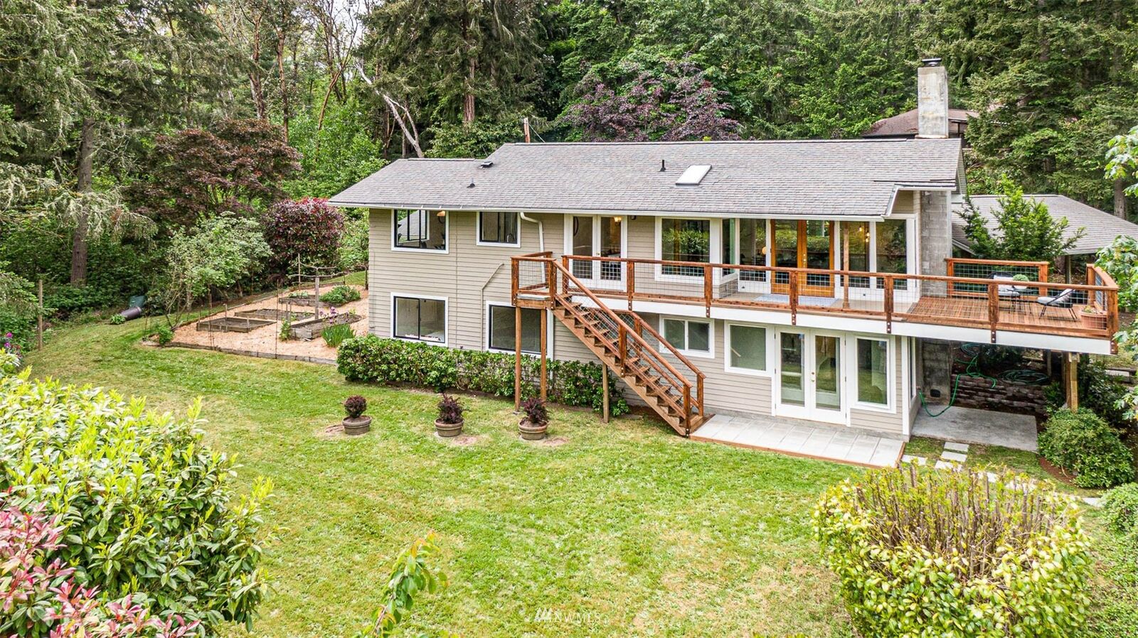 Property Photo:  20534 87th Avenue SW  WA 98070 