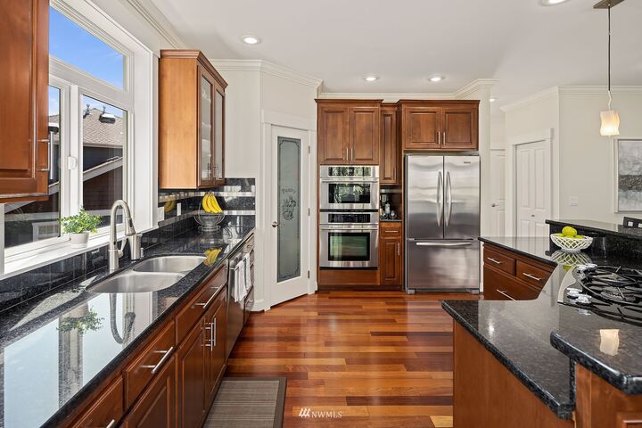 Property Photo:  2700 Williams Avenue N  WA 98056 