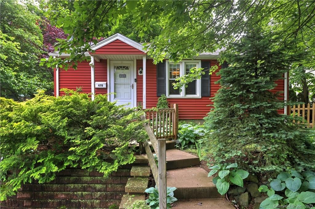 Property Photo:  470 Pond Point Avenue  CT 06460 