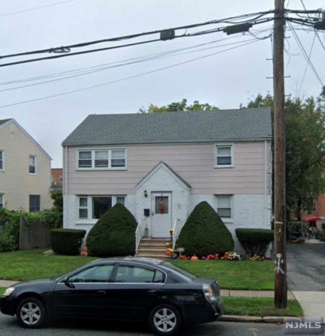 Property Photo:  35 Macarthur Avenue  NJ 07604 