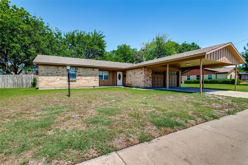 Property Photo:  800 Ruidoso Drive  TX 76179 