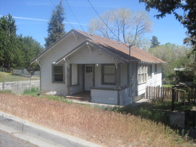 Property Photo: 1881 Academy Avenue OR 97601