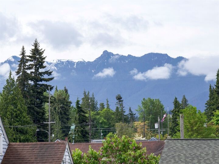 Property Photo: 915 W 11th Street WA 98363