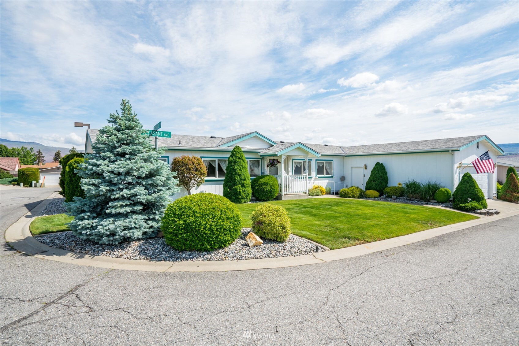 Property Photo: 1630 Pleasant Avenue 21 WA 98801