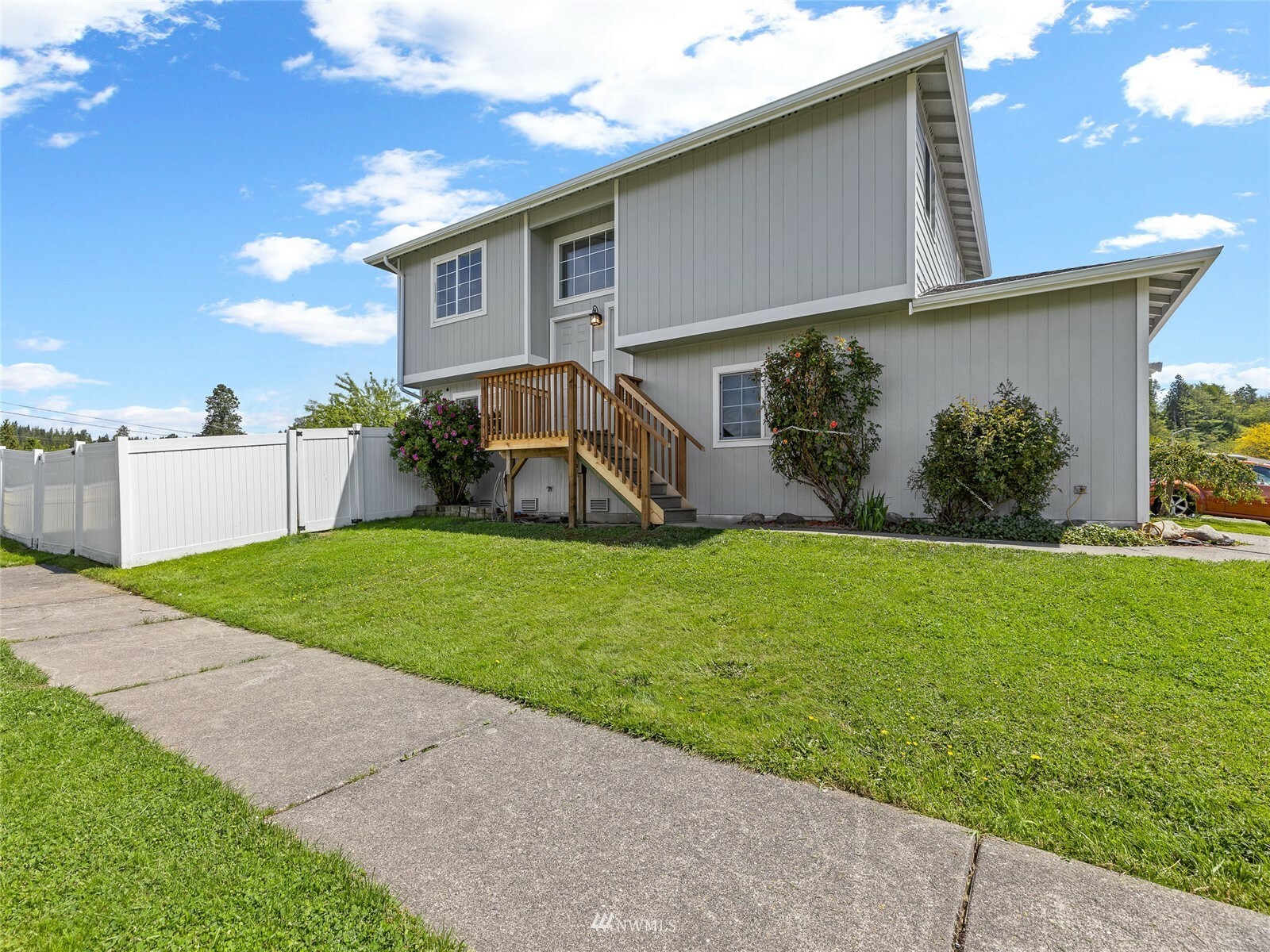 Property Photo:  701 Lois Lane 16  WA 98294 