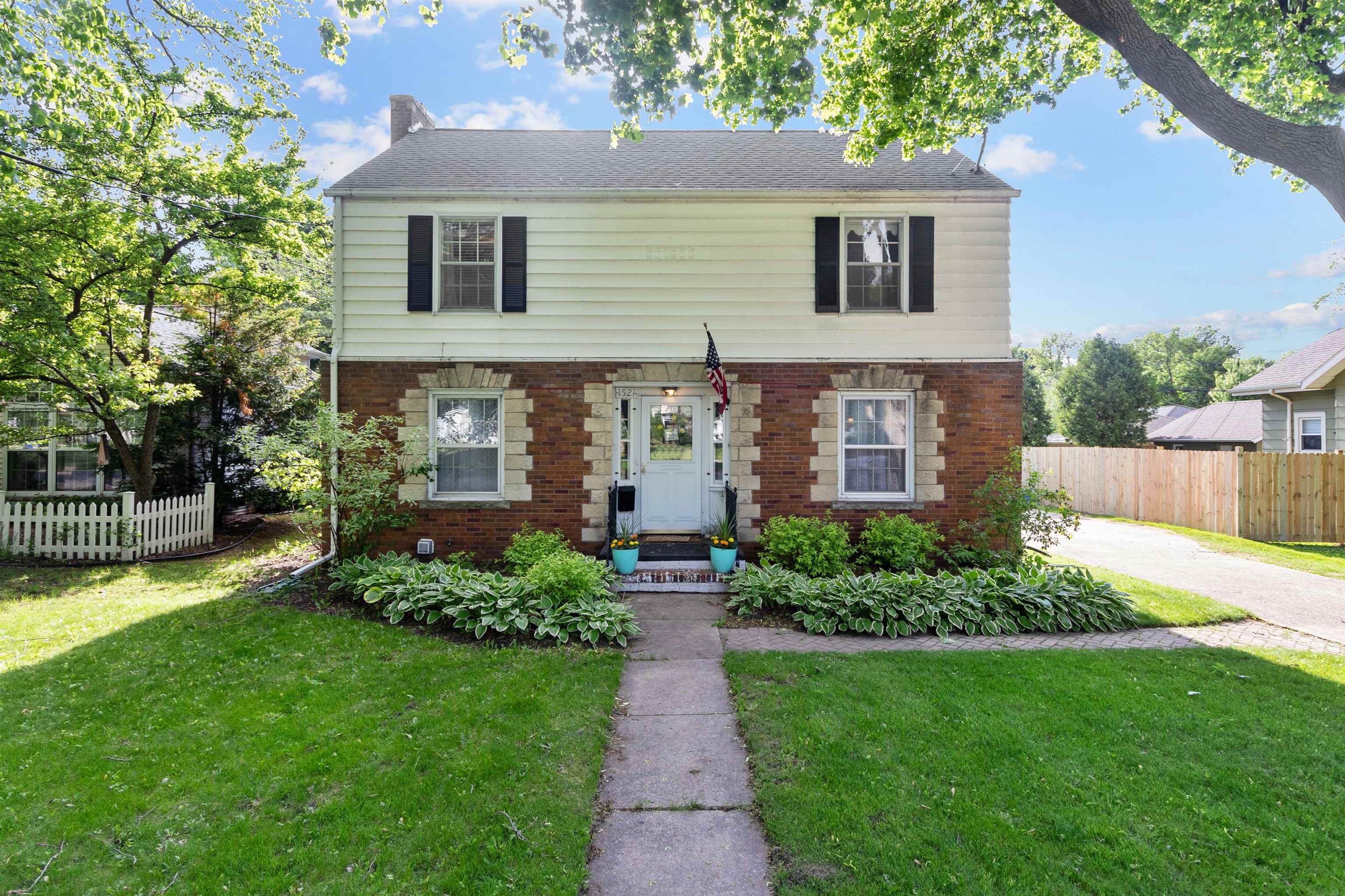 Property Photo: 1521 S Memorial Drive WI 54915