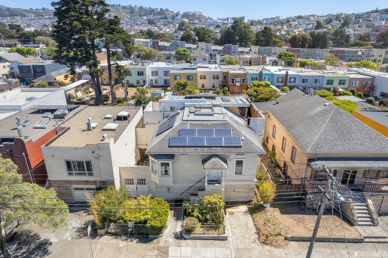 Property Photo:  225 Sadowa Street  CA 94112 