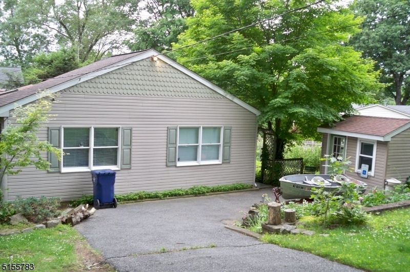 Property Photo:  4 Valhalla Way  NJ 07866 