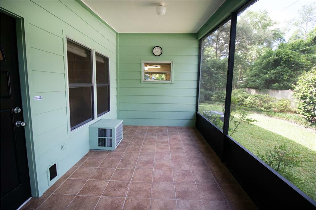 Property Photo:  304 NW 35th Street  FL 32607 