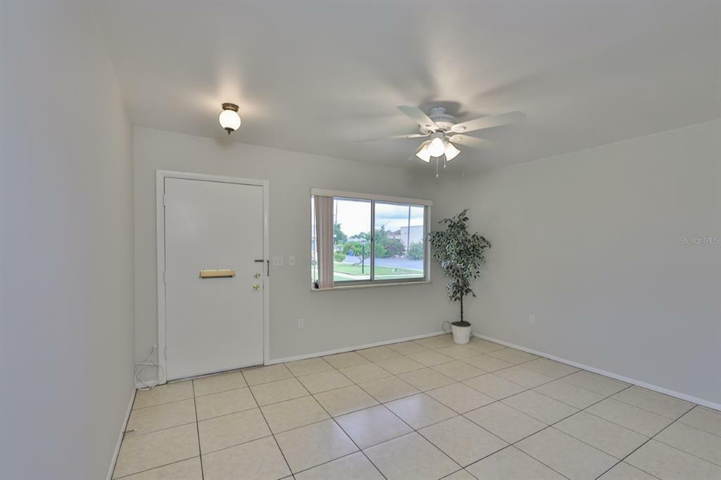 Property Photo:  1309 Warwick Court  FL 33573 