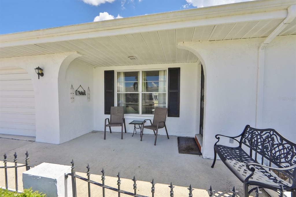 Property Photo:  1614 Bentwood Drive  FL 33573 