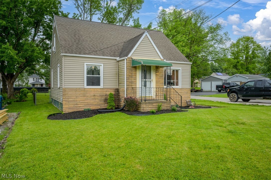 Property Photo:  201 Caroline Avenue  OH 44425 