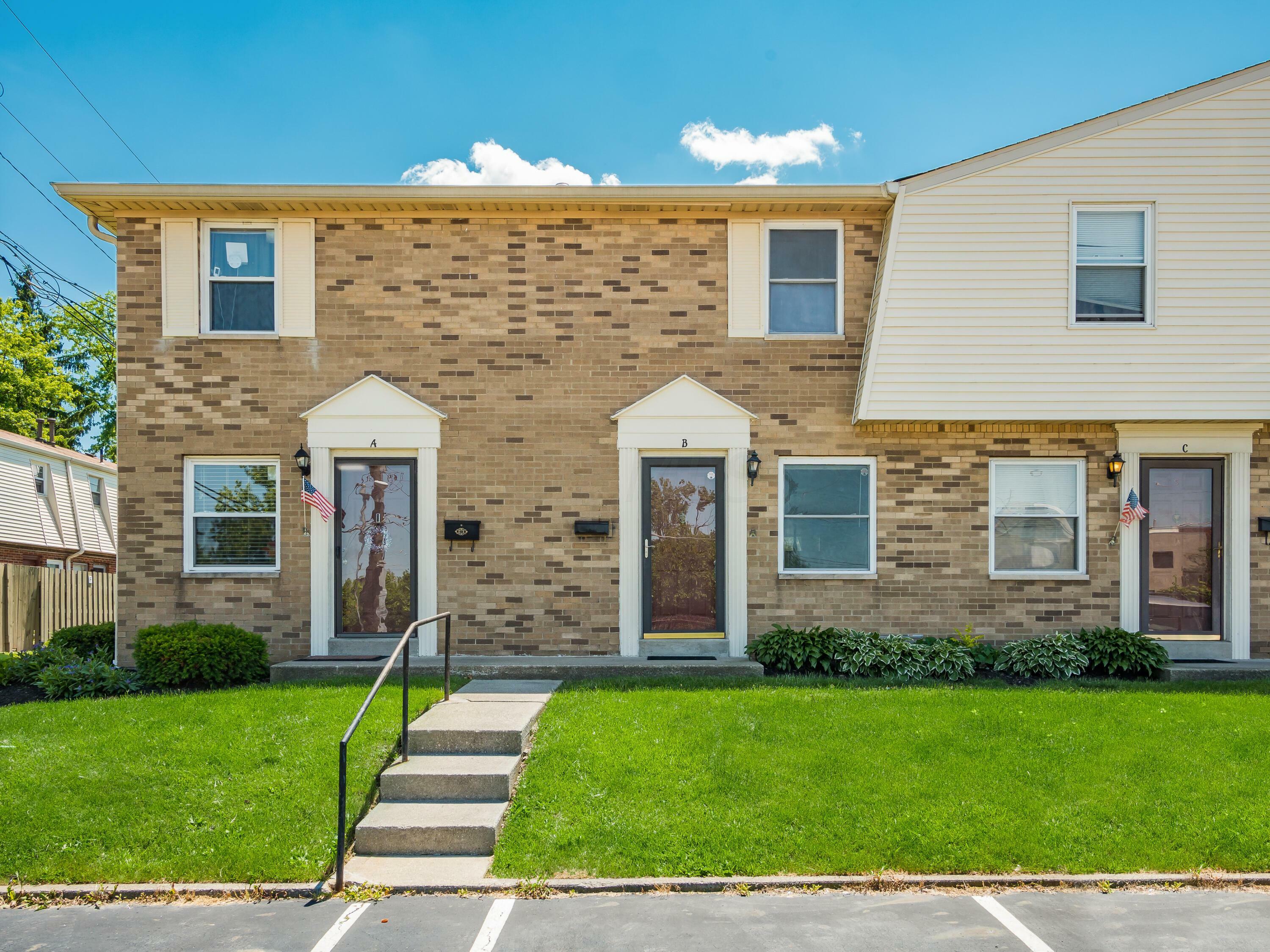 Property Photo: 1743 Pine Tree N Street OH 43229
