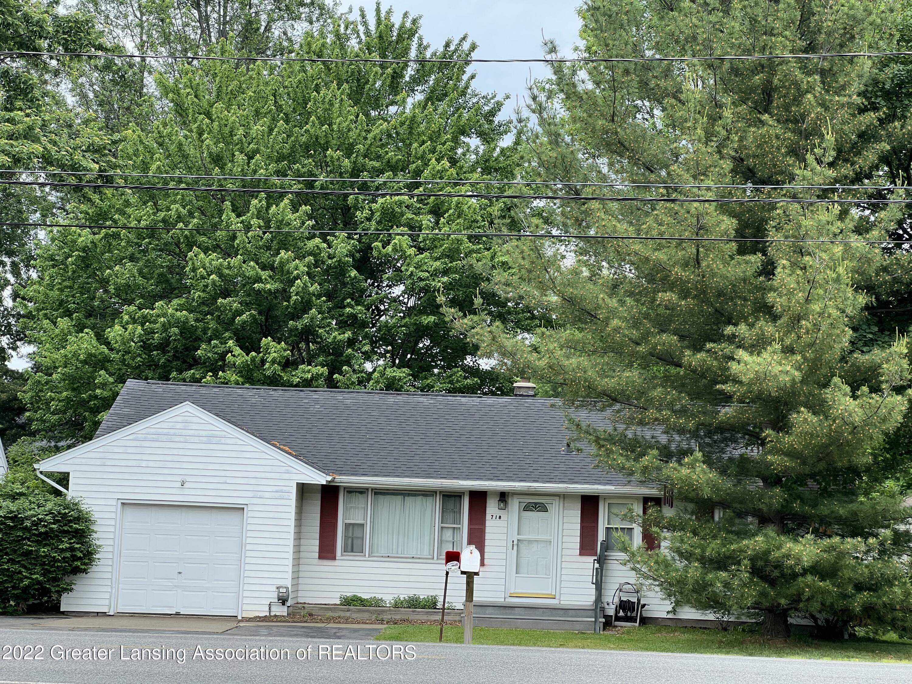 Property Photo:  718 W Willoughby Road  MI 48911 