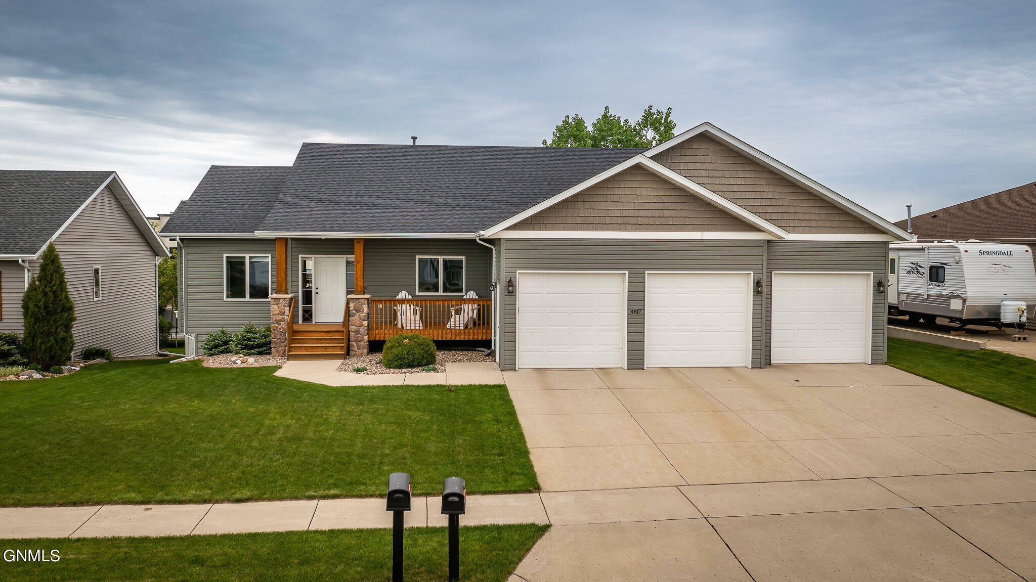 Property Photo:  4817 Driftwood Lane  ND 58503 