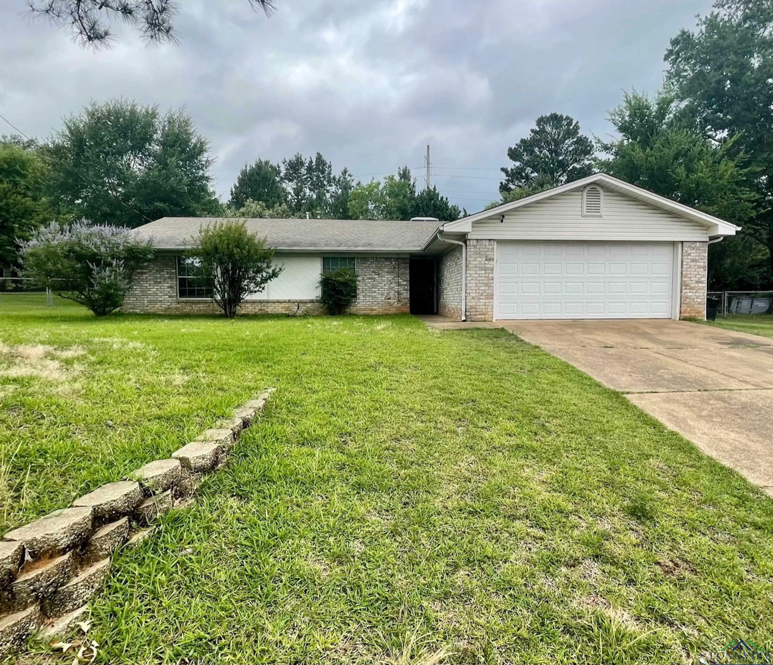 1513 Grayson Dr  Longview TX 75604 photo