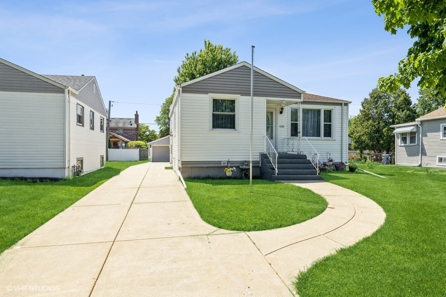 Property Photo: 4608 Wenonah Avenue IL 60402