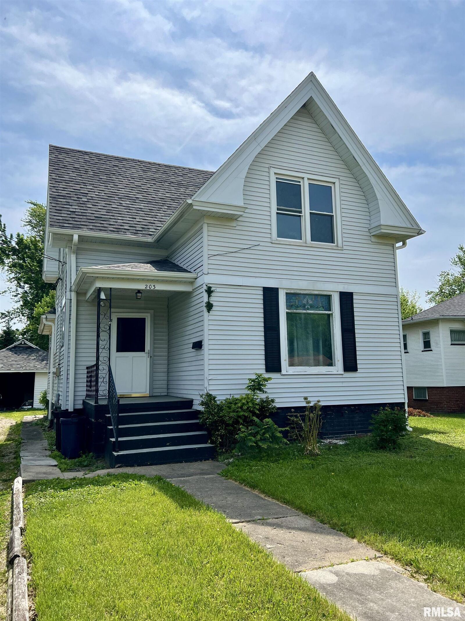 Property Photo:  203 N Arthur  IL 61401 