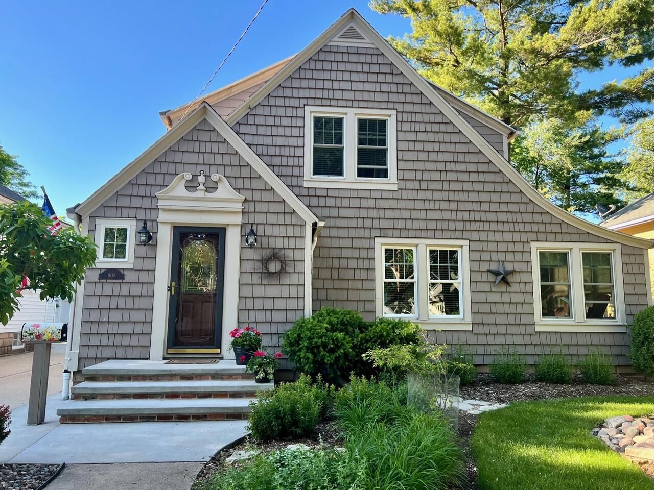 Property Photo: 608 East Circle Street WI 54911