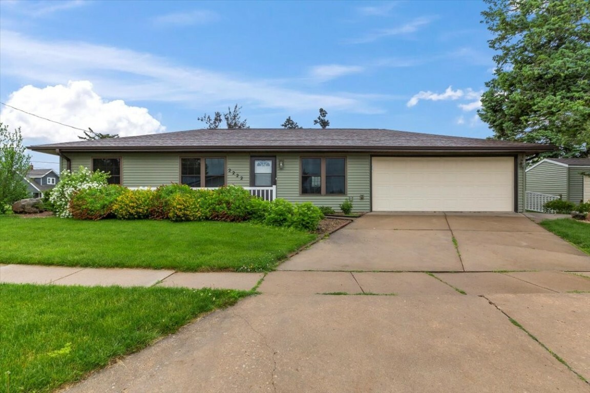 Property Photo: 2222 29th Street SW IA 52404