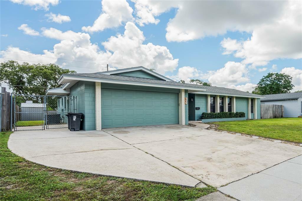 Property Photo: 34 Carriage Hill Circle FL 32707