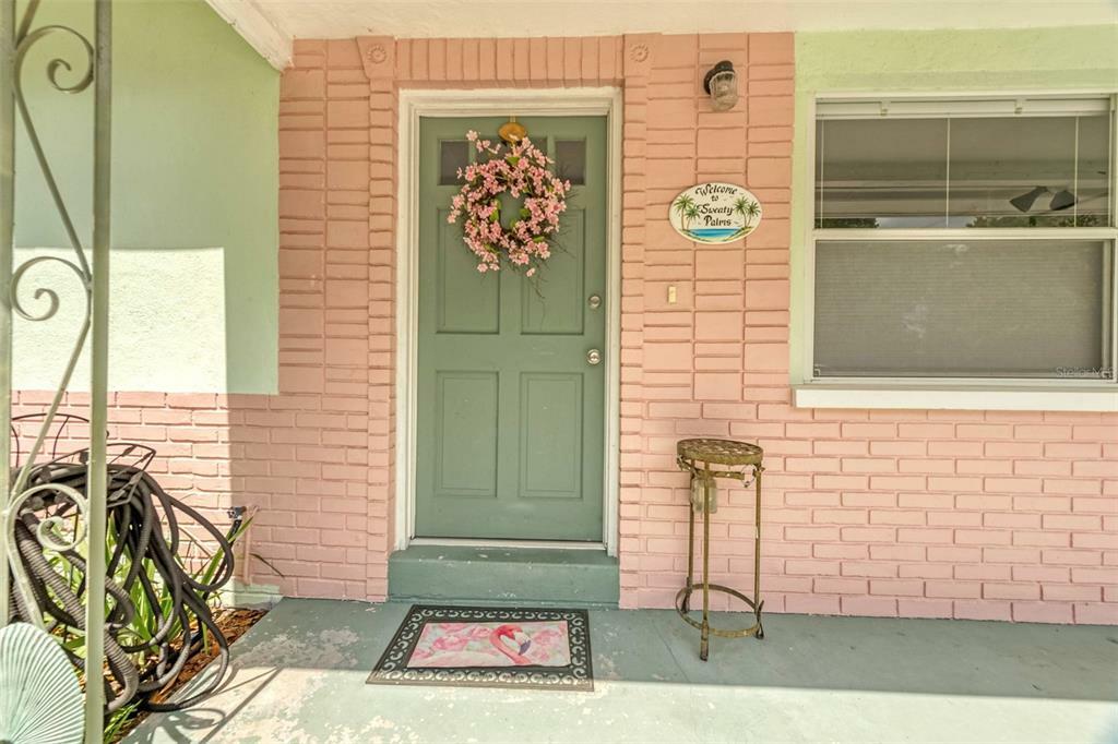 Property Photo: 1407 York Street S FL 33707