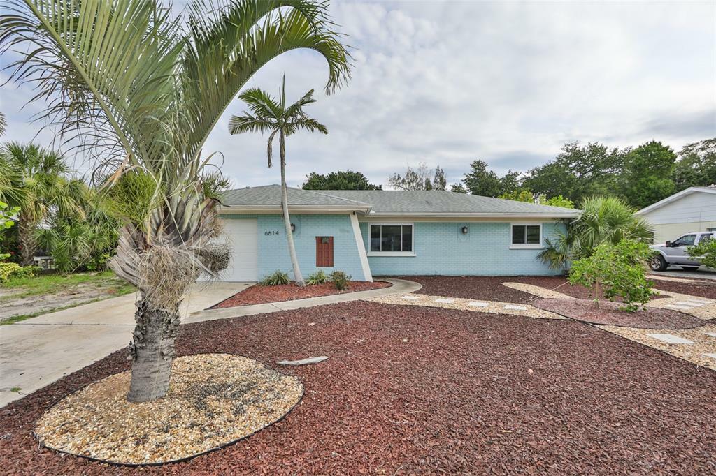 Property Photo:  6614 1st Avenue W  FL 34209 