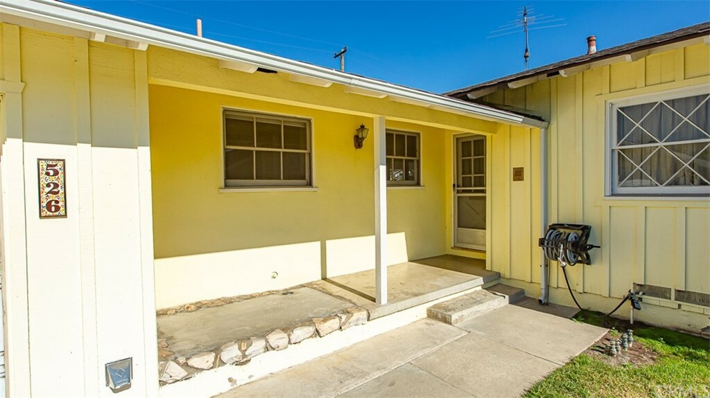 Property Photo:  526 S Dustin Place  CA 92806 