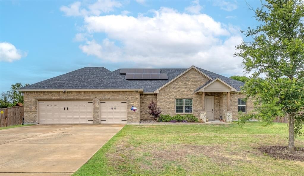 Property Photo: 1102 Overland Trail TX 75071