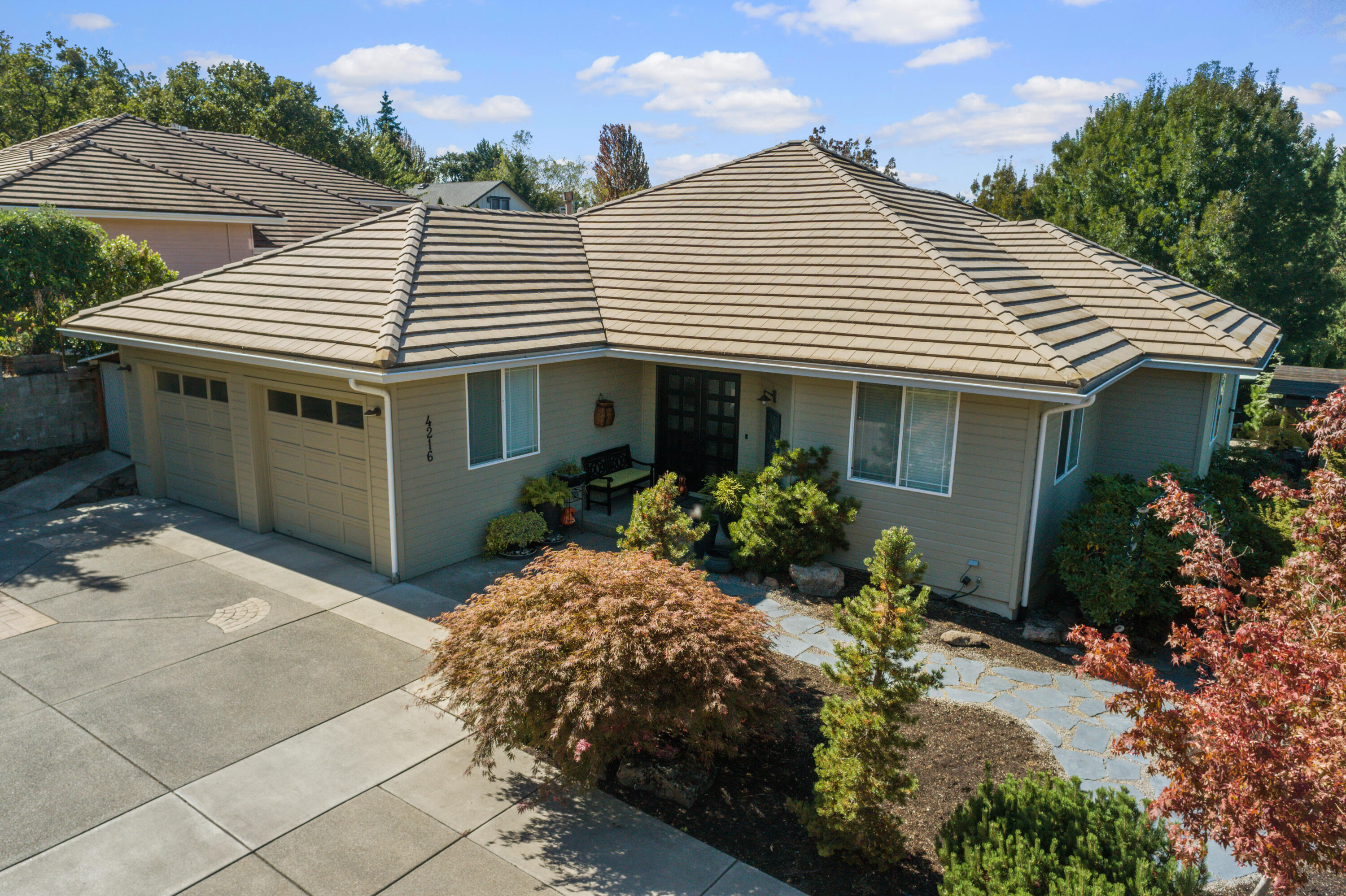 Property Photo: 4216 Tamarack Drive OR 97504