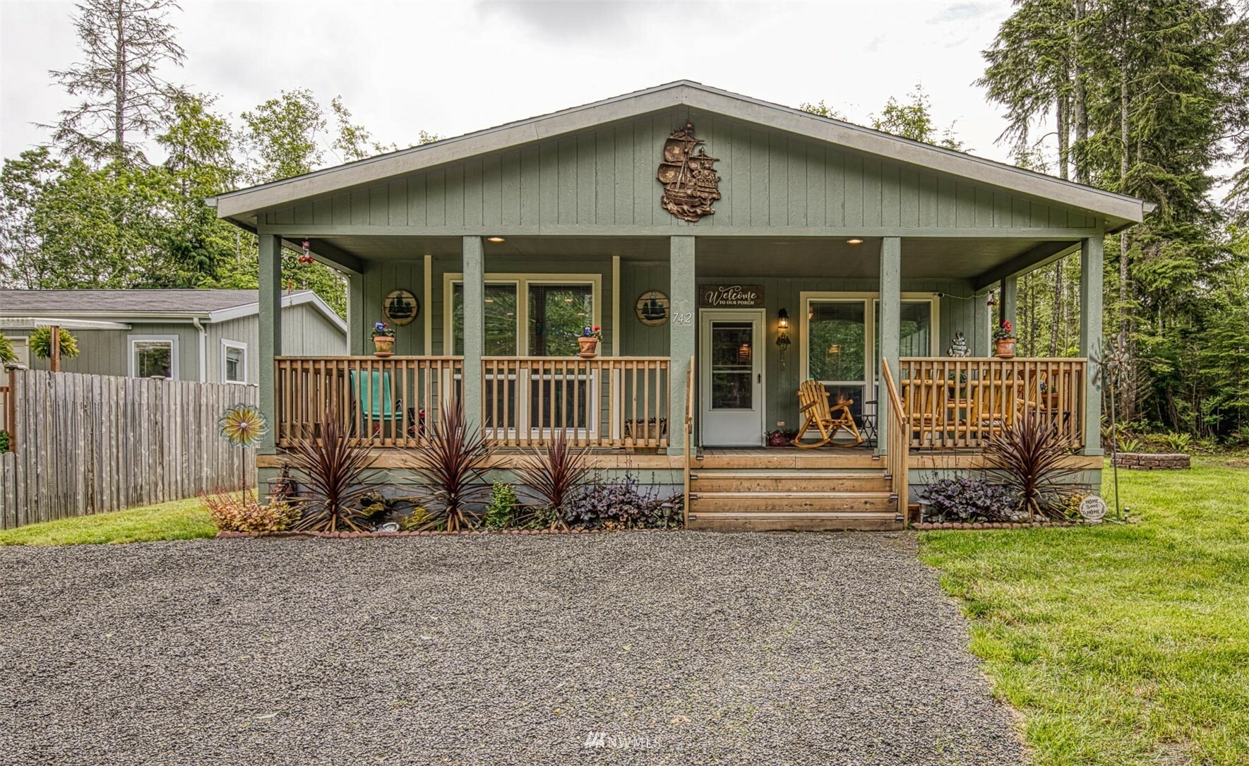 Property Photo:  742 Chenois Avenue NE  WA 98569 