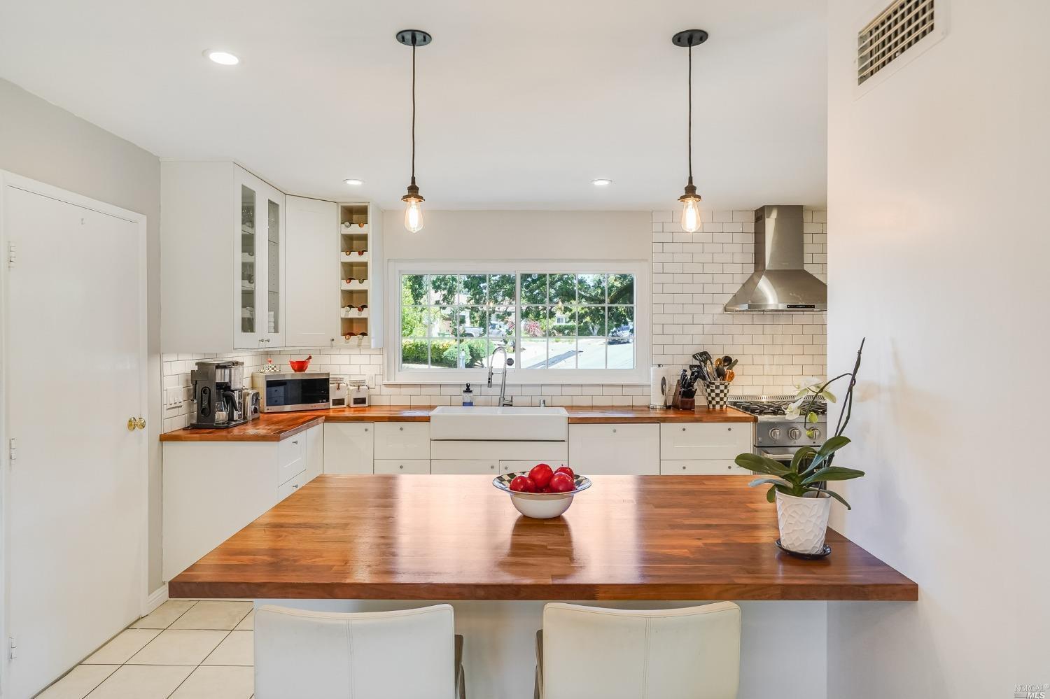 Property Photo: 1516 Buchanan Street CA 94947