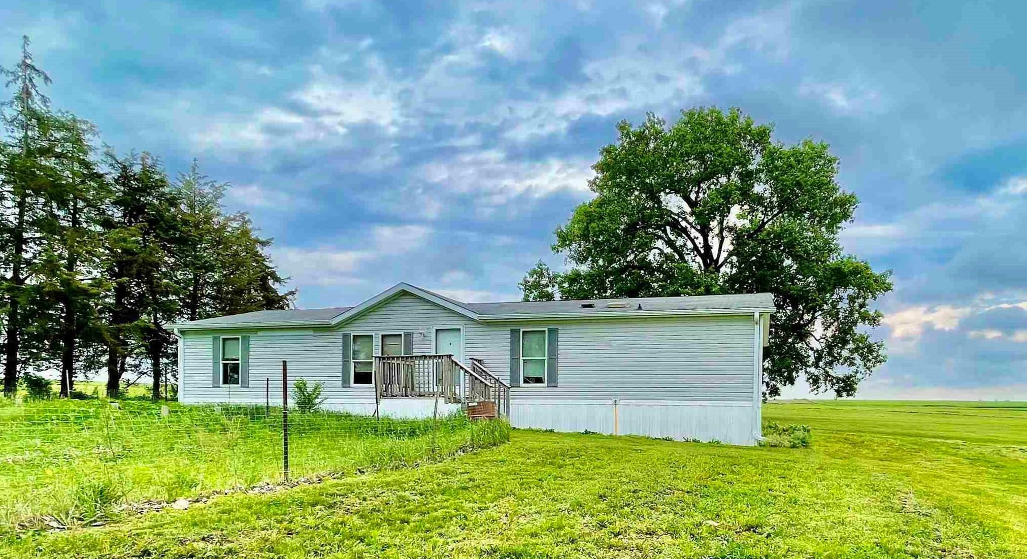 Property Photo:  11262 P Avenue  IA 50665 