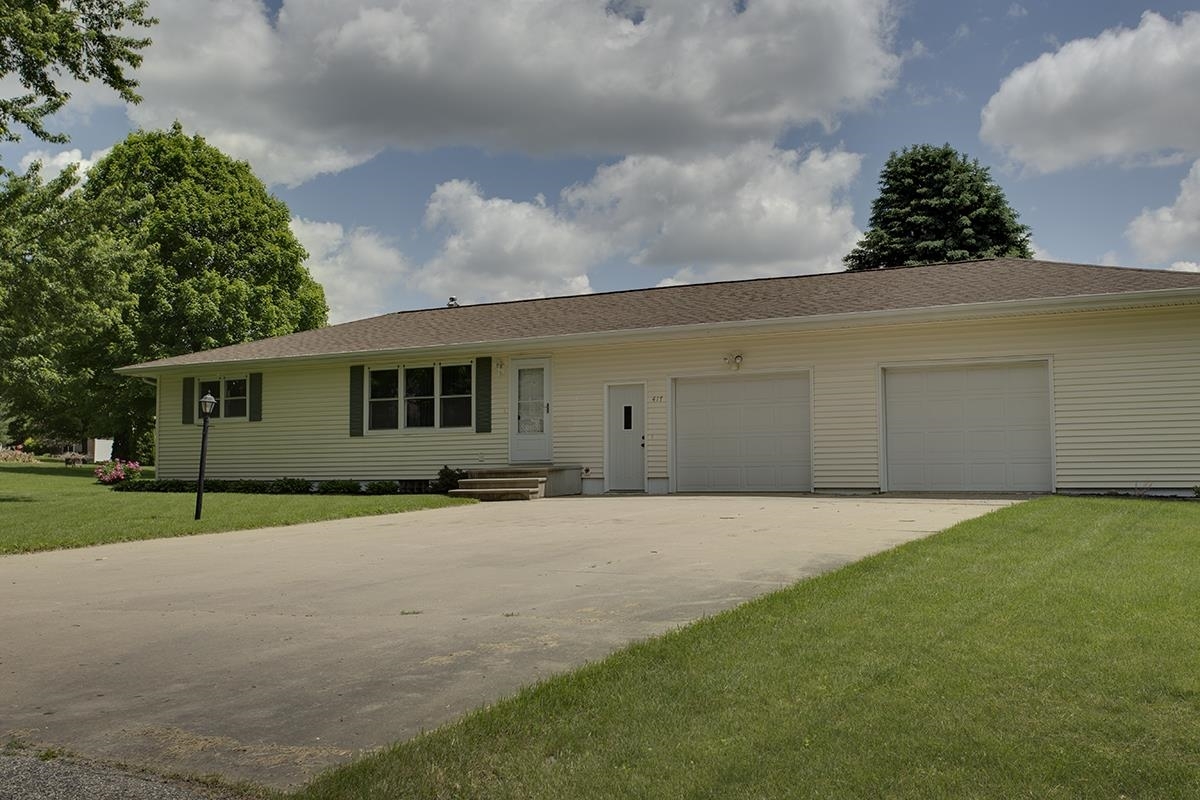 Property Photo:  417 Chestnut Street  IA 50647 