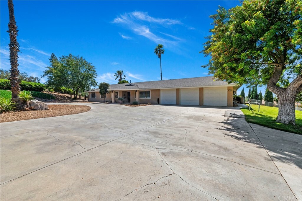 Property Photo:  15140 Golden Star Avenue  CA 92506 